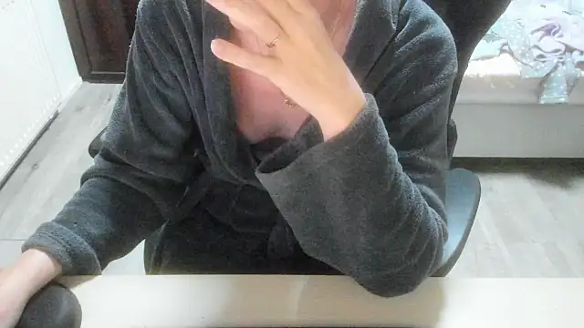 minoesje37 online show from 01-05-26, 08:45