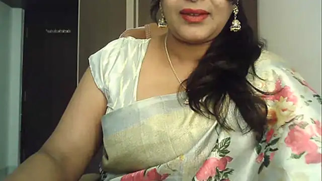 Snapshot of Spandana_Sweety chatting on 10-18-25, 06:05 Spandana Sweety online show from 10-18-25, 06:05