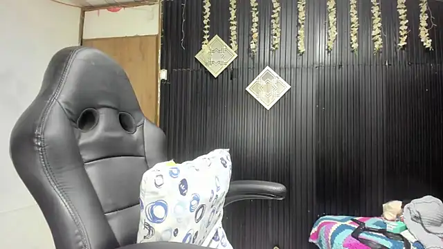 Snapshot of lalanaughty chatting on 11-14-25, 11:53 lalanaughty online show from 11-14-25, 11:53