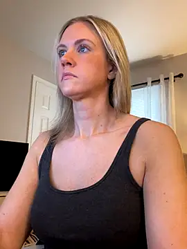 Kay Cakes online show from 11-21-25, 01:54