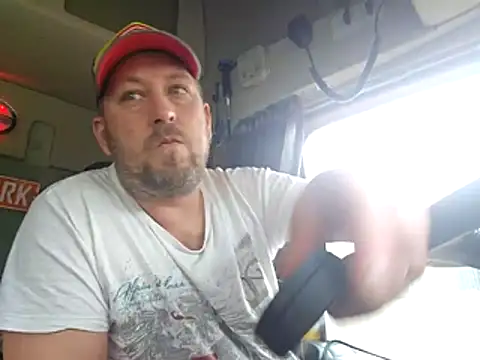 Snapshot of ktmtom247 chatting on 12-22-25, 09:50 ktmtom247 online show from 12-22-25, 09:50