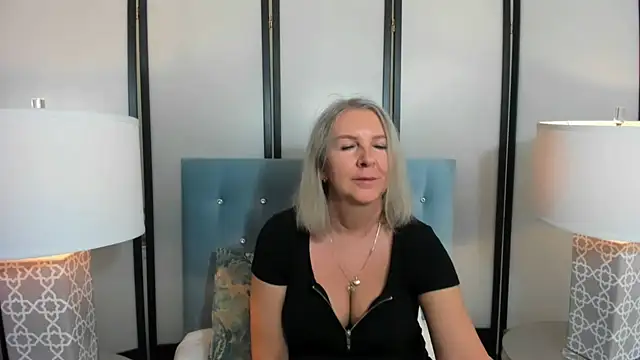 Snapshot of EricaTop chatting on 02-13-25, 09:17 EricaTop online show from 02-13-25, 09:17