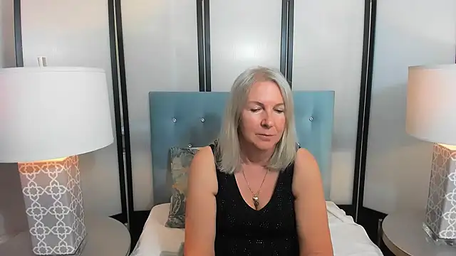 Snapshot of EricaTop chatting on 09-15-25, 04:18 EricaTop online show from 09-15-25, 04:18