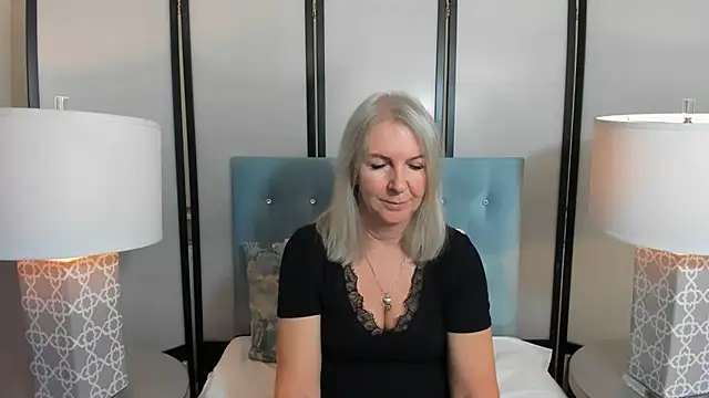 Snapshot of EricaTop chatting on 12-01-25, 05:29 EricaTop online show from 12-01-25, 05:29