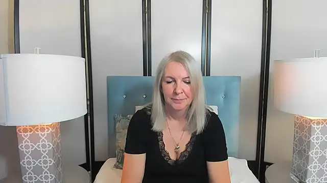 Snapshot of EricaTop chatting on 12-15-25, 05:39 EricaTop online show from 12-15-25, 05:39