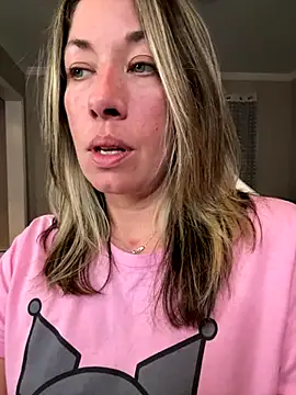Snapshot of _NinaLuvSins_ chatting on 09-29-25, 10:36 NinaLuvSins online show from 09-29-25, 10:36
