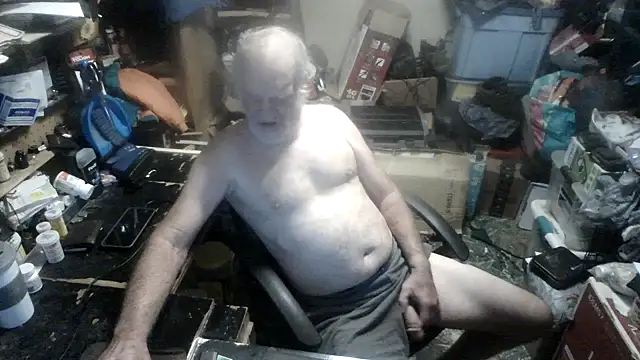 Snapshot of russtee chatting on 09-26-25, 03:27 russtee online show from 09-26-25, 03:27