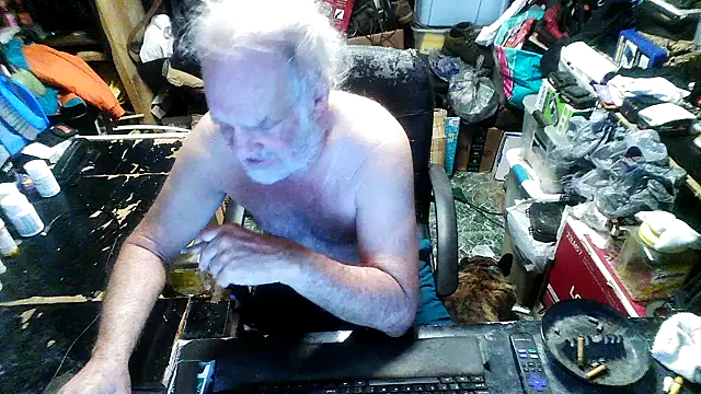 Snapshot of russtee chatting on 10-07-25, 02:14 russtee online show from 10-07-25, 02:14