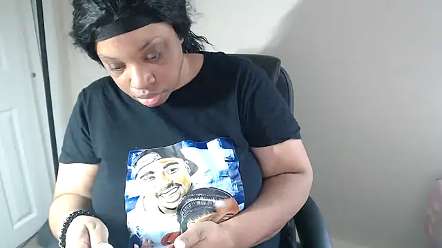 Sexymona1218 online show from 04-15-26, 07:21