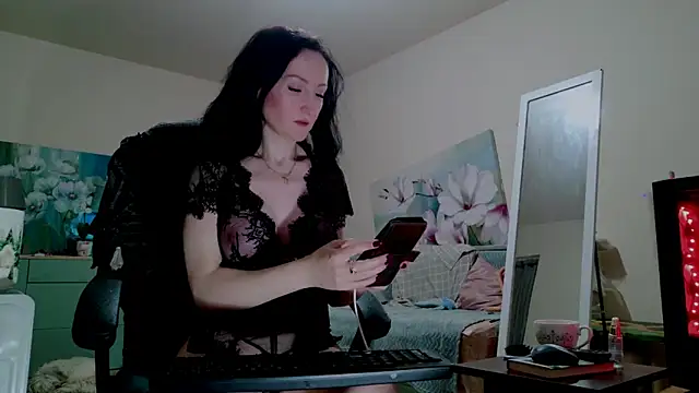 lara heaven online show from 12-23-25, 10:13