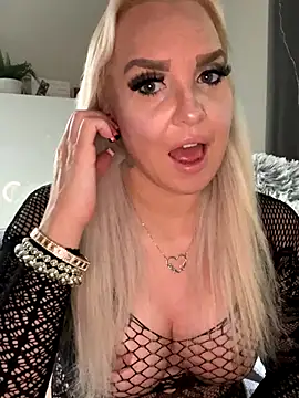 Snapshot of MIA-XXX chatting on 11-02-25, 08:28 MIA-XXX online show from 11-02-25, 08:28