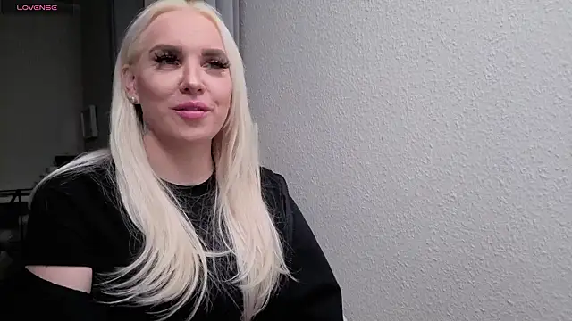 Snapshot of MIA-XXX chatting on 03-08-26, 07:28 MIA-XXX online show from 03-08-26, 07:28