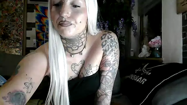 RoxxyInk online show from 09-09-25, 07:30