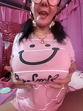 Snapshot of sweetieme chatting on 01-05-25, 01:24 sweetieme online show from 01-05-25, 01:24