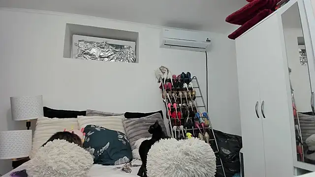 juliahayessxx online show from 09-10-25, 07:14