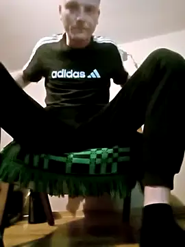 Snapshot of arteeczeek chatting on 09-29-25, 10:25 arteeczeek online show from 09-29-25, 10:25