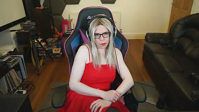 Snapshot of KelseyCobalt chatting on 12-11-24, 01:37 KelseyCobalt online show from 12-11-24, 01:37