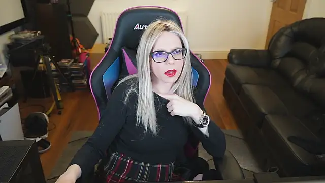 Snapshot of KelseyCobalt chatting on 01-01-25, 11:07 KelseyCobalt online show from 01-01-25, 11:07