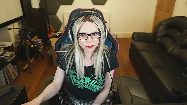 Snapshot of KelseyCobalt chatting on 02-06-25, 01:27 KelseyCobalt online show from 02-06-25, 01:27