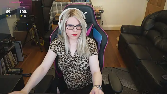 Snapshot of KelseyCobalt chatting on 10-15-25, 08:42 KelseyCobalt online show from 10-15-25, 08:42