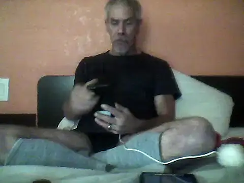 Snapshot of Biknight chatting on 12-22-24, 04:50 Biknight online show from 12-22-24, 04:50