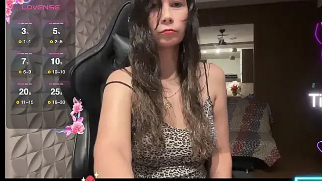 Snapshot of Leilacharlotte chatting on 01-15-26, 11:19 Leilacharlotte online show from 01-15-26, 11:19