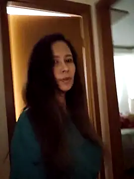 Snapshot of Leilacharlotte chatting on 02-28-26, 12:50 Leilacharlotte online show from 02-28-26, 12:50