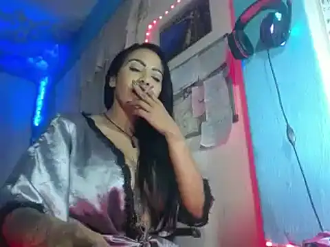 Snapshot of ERIKA-THEDOLL chatting on 12-06-24, 01:07 ERIKA-THEDOLL online show from 12-06-24, 01:07