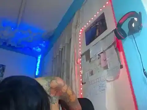 Snapshot of ERIKA-THEDOLL chatting on 12-21-24, 01:04 ERIKA-THEDOLL online show from 12-21-24, 01:04