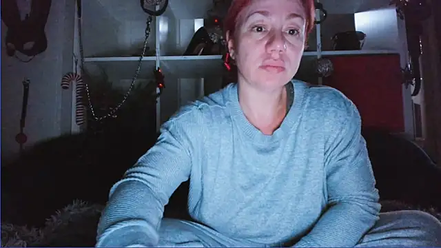 Snapshot of Ella__Kross chatting on 12-19-24, 05:29 Ella Kross online show from 12-19-24, 05:29