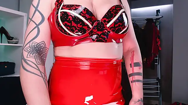 Snapshot of Ella__Kross chatting on 03-13-25, 08:15 Ella Kross online show from 03-13-25, 08:15