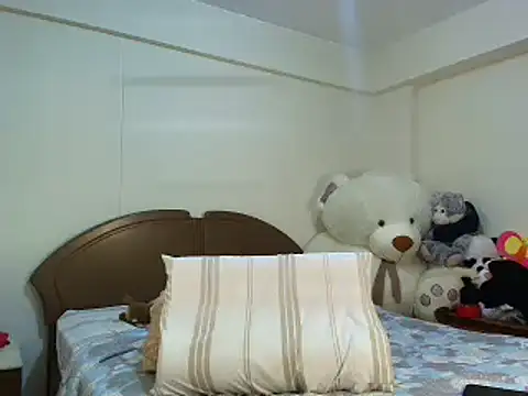 Snapshot of _dannyaldana_ chatting on 01-18-25, 05:15  dannyaldana  online show from 01-18-25, 05:15
