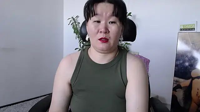 Snapshot of Akira_xx chatting on 11-17-25, 02:39 Akira xx online show from 11-17-25, 02:39