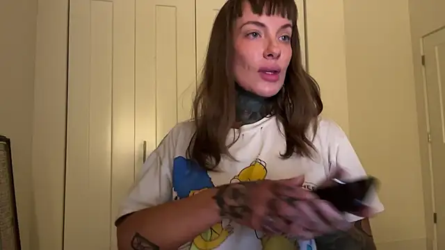 Snapshot of airgeadx chatting on 03-09-25, 01:56 airgeadx online show from 03-09-25, 01:56