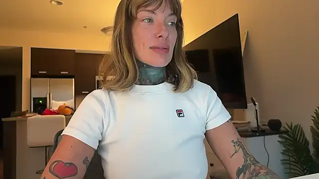 Snapshot of airgeadx chatting on 11-04-25, 08:52 airgeadx online show from 11-04-25, 08:52