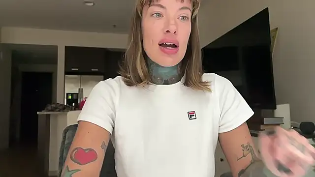 Snapshot of airgeadx chatting on 11-08-25, 03:01 airgeadx online show from 11-08-25, 03:01