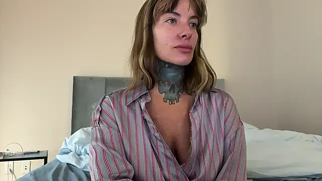 Snapshot of airgeadx chatting on 11-18-25, 04:44 airgeadx online show from 11-18-25, 04:44