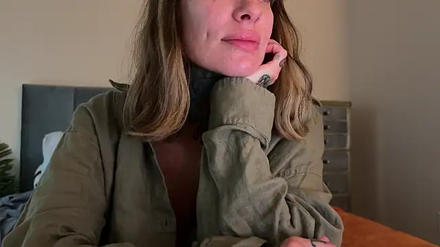 Snapshot of airgeadx chatting on 12-19-25, 05:20 airgeadx online show from 12-19-25, 05:20