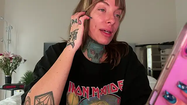 Snapshot of airgeadx chatting on 02-24-26, 07:12 airgeadx online show from 02-24-26, 07:12