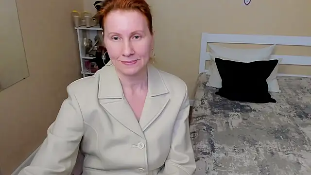 Snapshot of FoxySophia chatting on 09-30-25, 02:27 FoxySophia online show from 09-30-25, 02:27