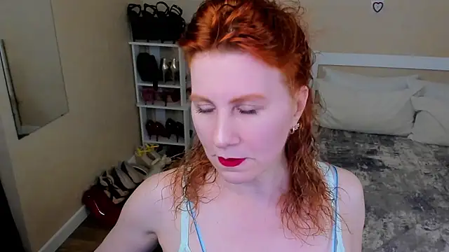 FoxySophia online show from 06-10-26, 05:45
