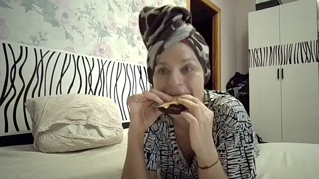 LindaStarS online show from 01-09-26, 05:37