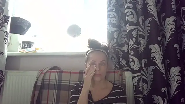 LindaStarS online show from 04-16-26, 05:19