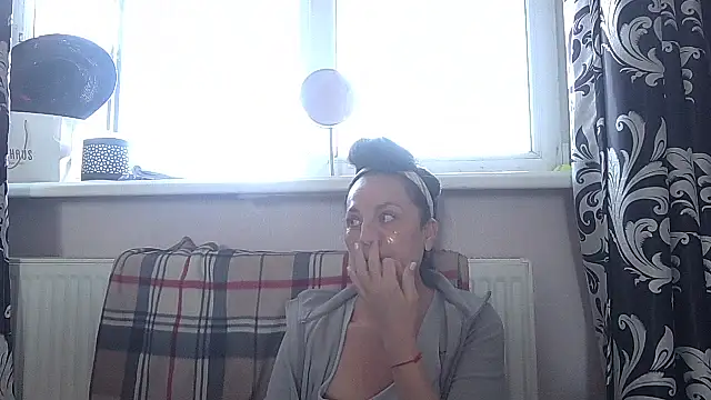 LindaStarS online show from 04-27-26, 05:16