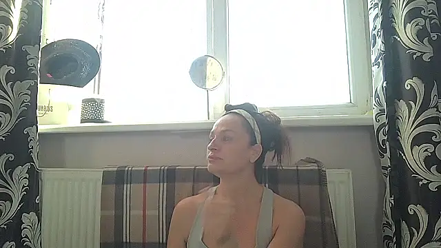 LindaStarS online show from 04-28-26, 04:23