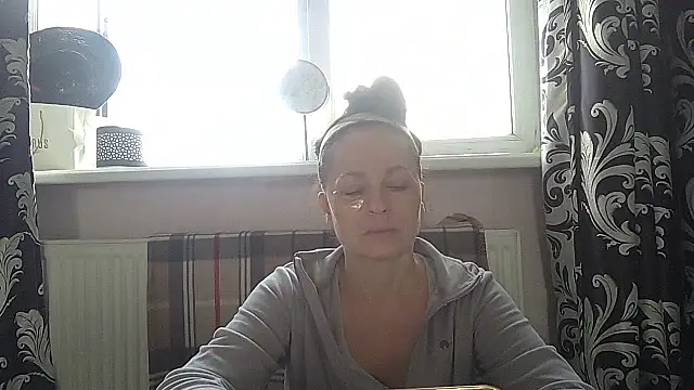 LindaStarS online show from 04-29-26, 05:00