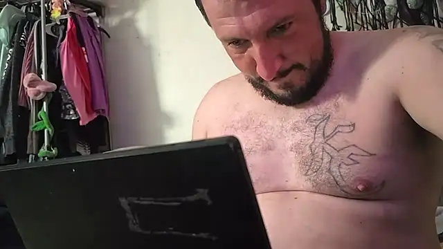 Snapshot of UncutHammer69 chatting on 09-21-25, 12:29 UncutHammer69 online show from 09-21-25, 12:29