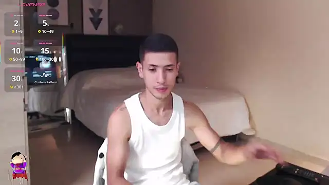 Snapshot of RetainedHound chatting on 10-24-25, 02:46 RetainedHound online show from 10-24-25, 02:46