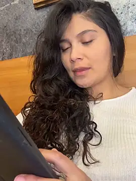 Snapshot of kinky_mila@xh chatting on 06-16-26, 01:52 kinky milaxh online show from 06-16-26, 01:52