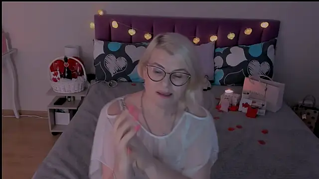 sabrinamacmarren online show from 02-14-25, 02:33